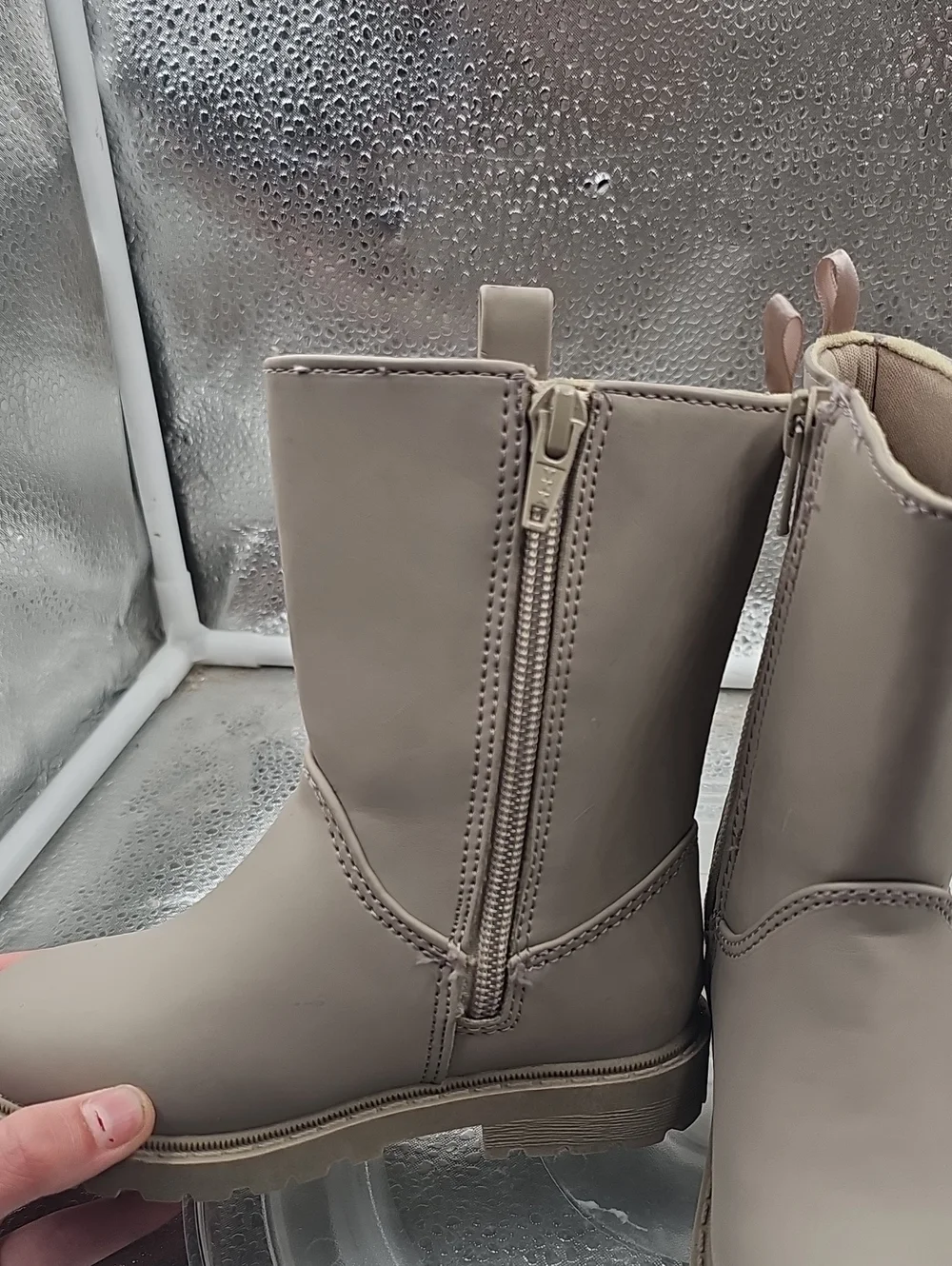 T Cream Old Navy Boots Size 8
